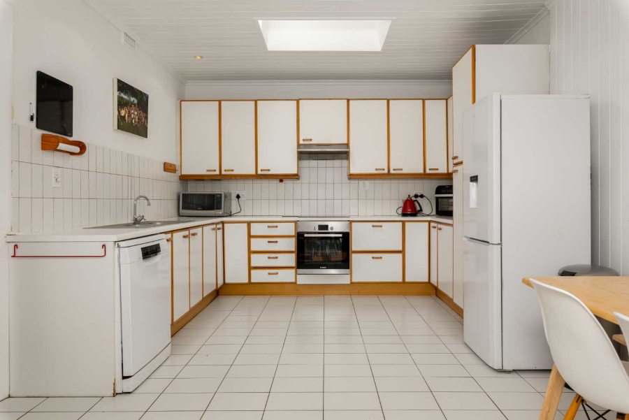 To Let 4 Bedroom Property for Rent in Gardens Western Cape